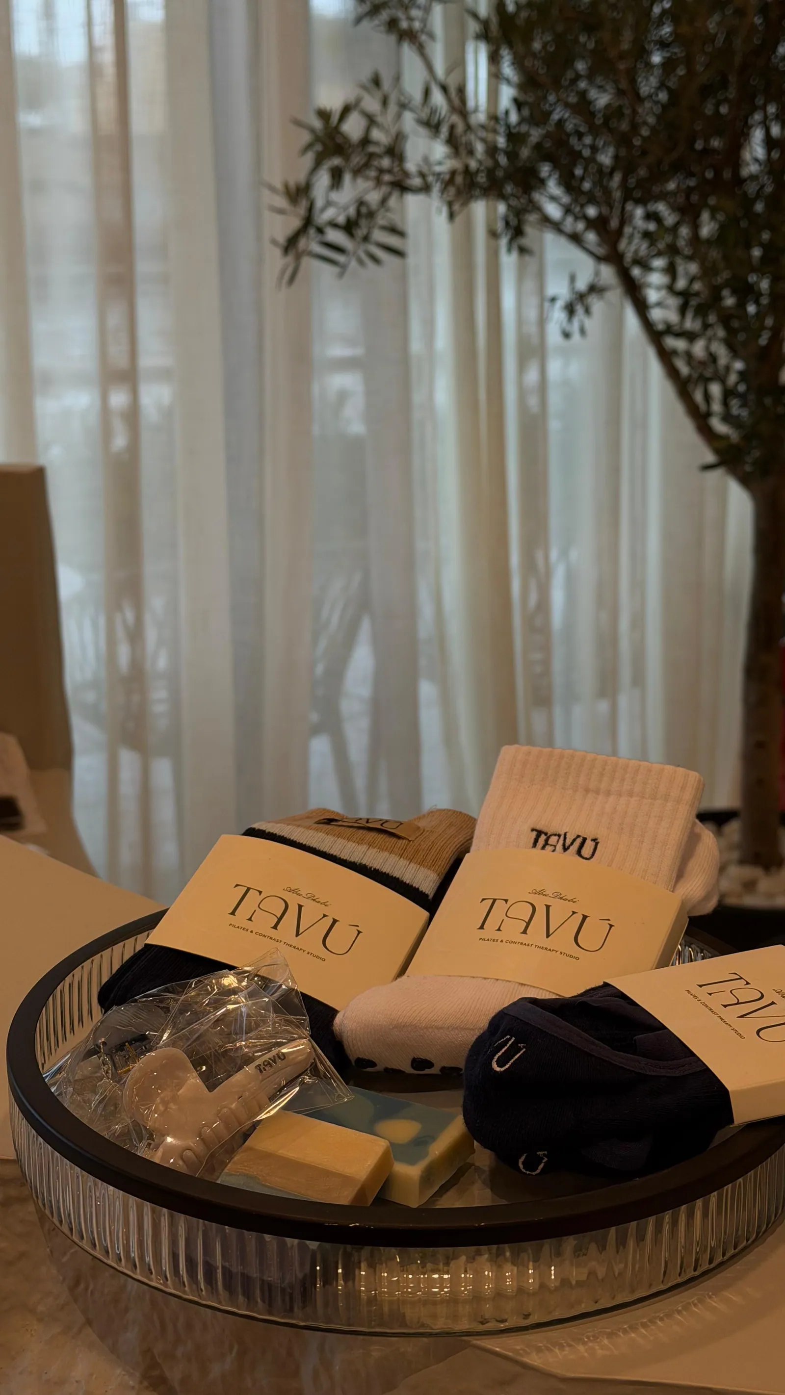 TAVÚ branded amenities tray