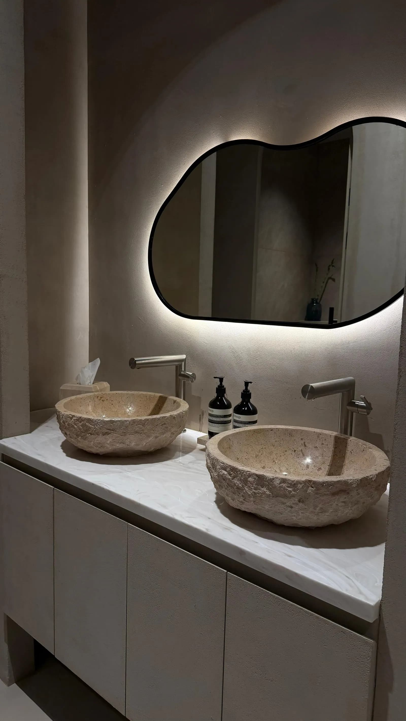 TAVÚ facilities — organic stone basins
